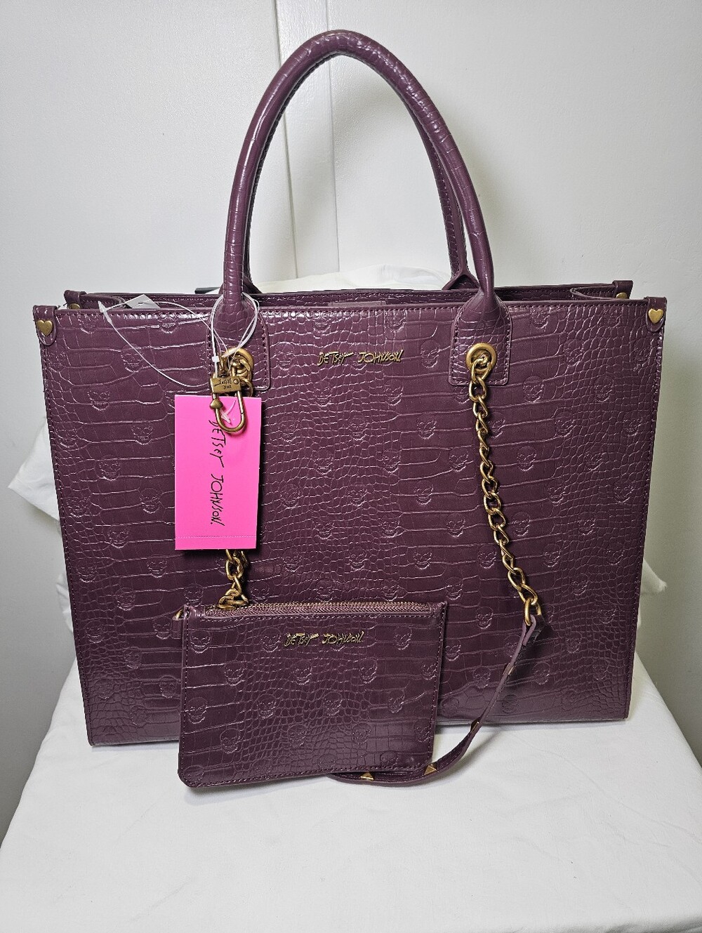 NWT Betsey Johnson Embossed Skulls XOKIARA Large TOTE BAG Cherry